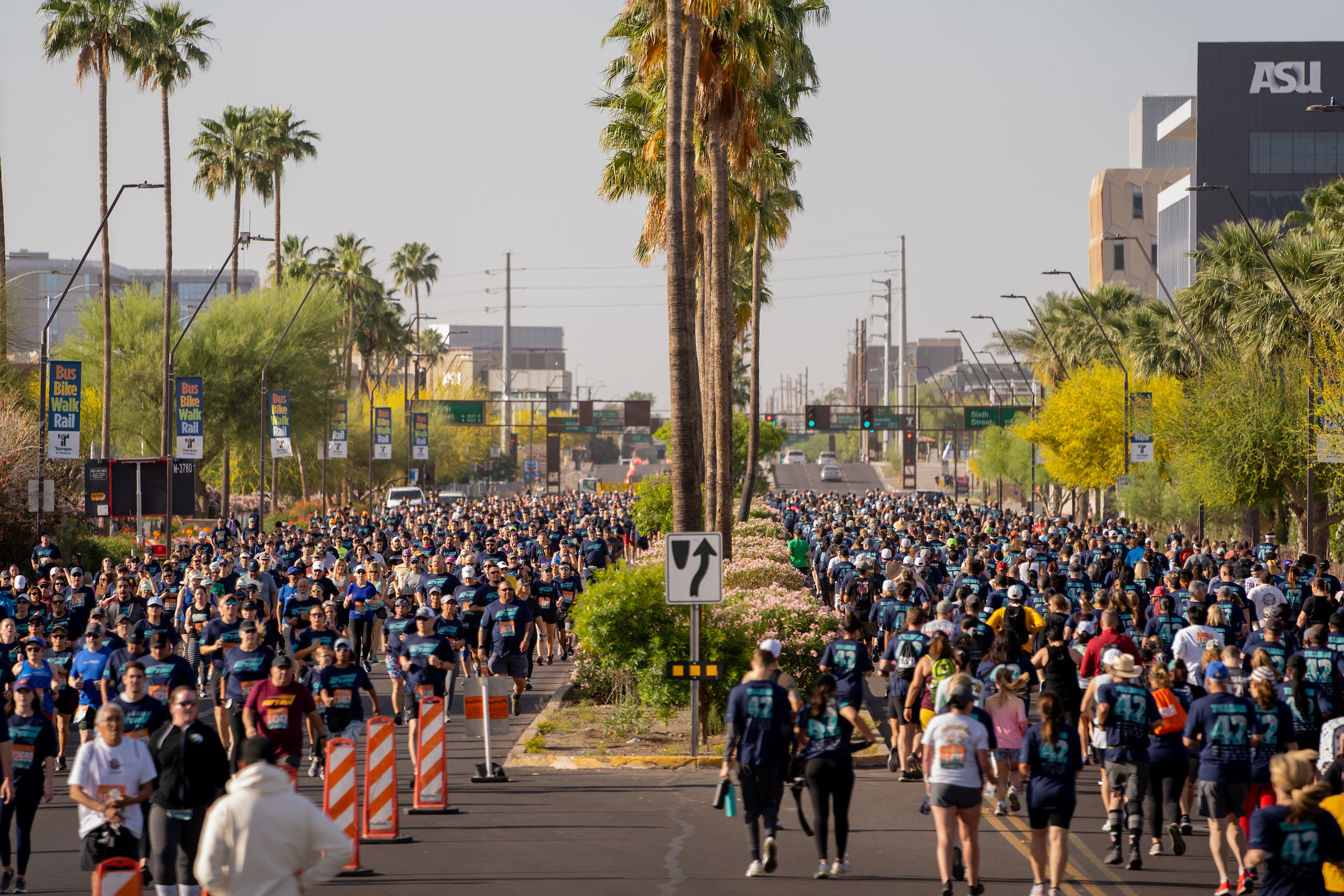 Pat's Run participants running down both sides of Rural Road in Tempe