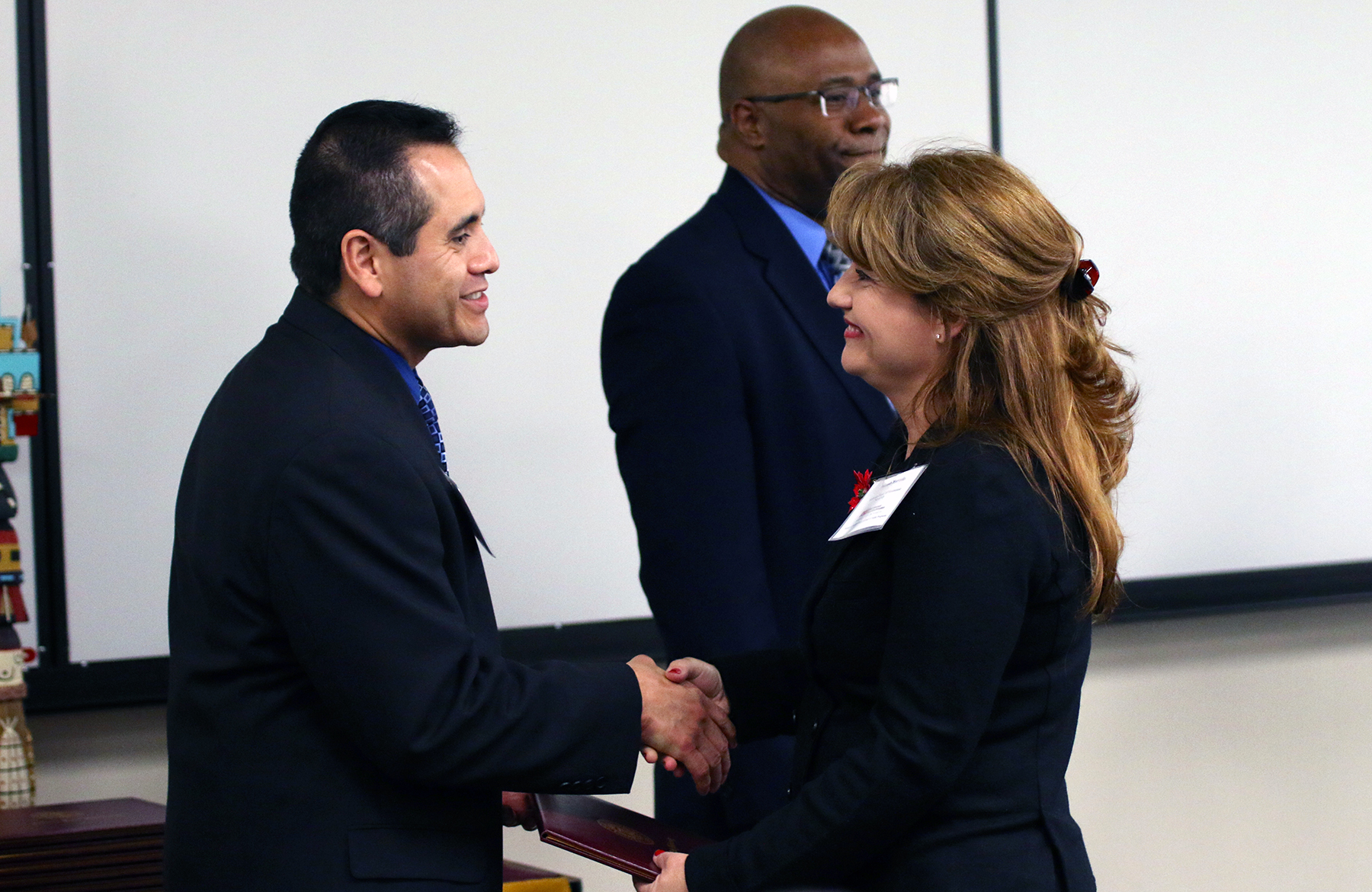 Hector Zelaya congratulates a graduate of the Bob Ramsey Executive Education program at Arizona State University.