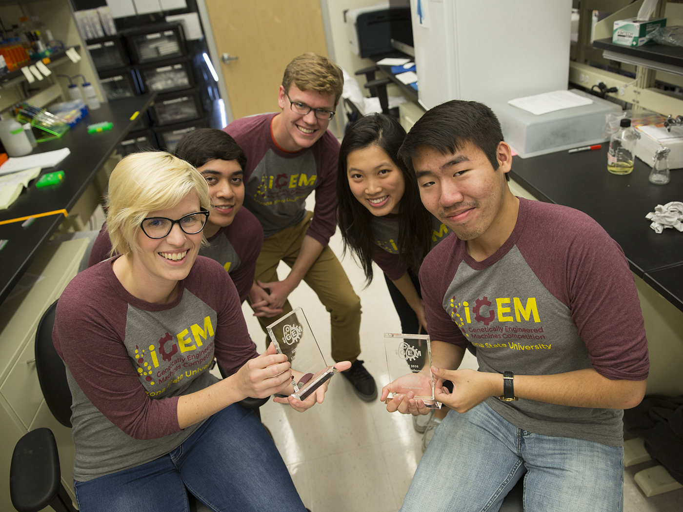 students hold up award in ASU lab