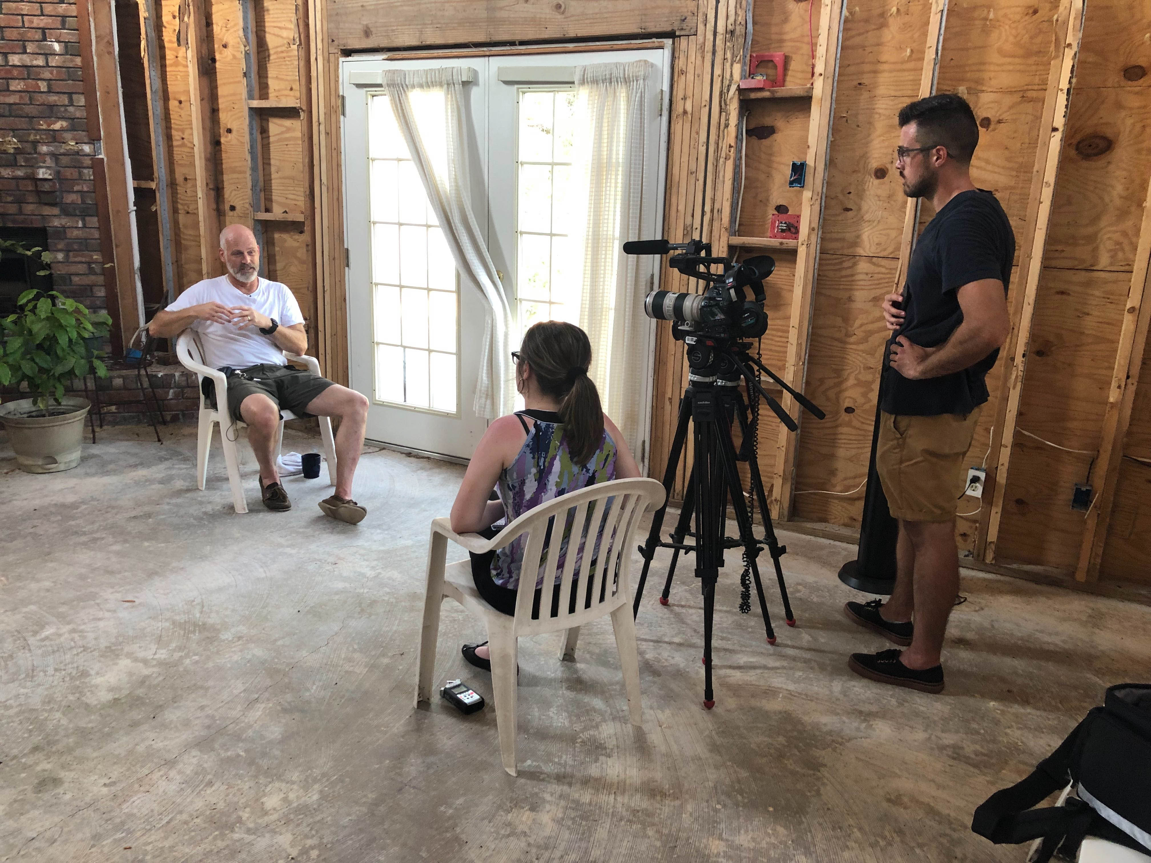 News21 student journalists interview a homeowner