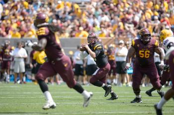 ASU quarterback Taylor Kelly looks to pass the ball during the spring game