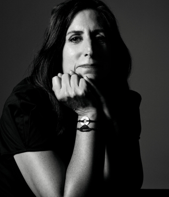 black and white headshot of journalist Nonny de la Pena