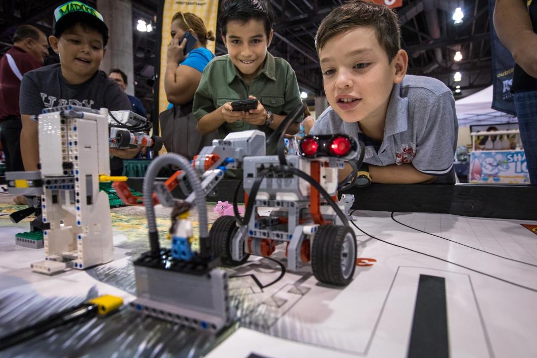 Kids explore robots at National Council of La Raza