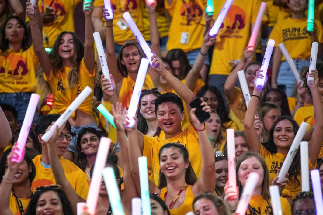 Students cheer during Sun Devil Welcome 2018
