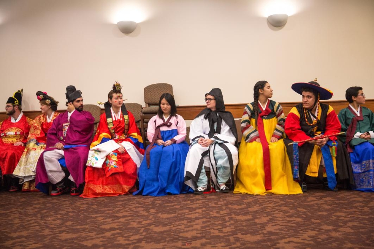 people dressed in traditional Korean dress