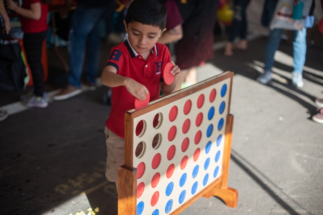 child plays giant connect four
