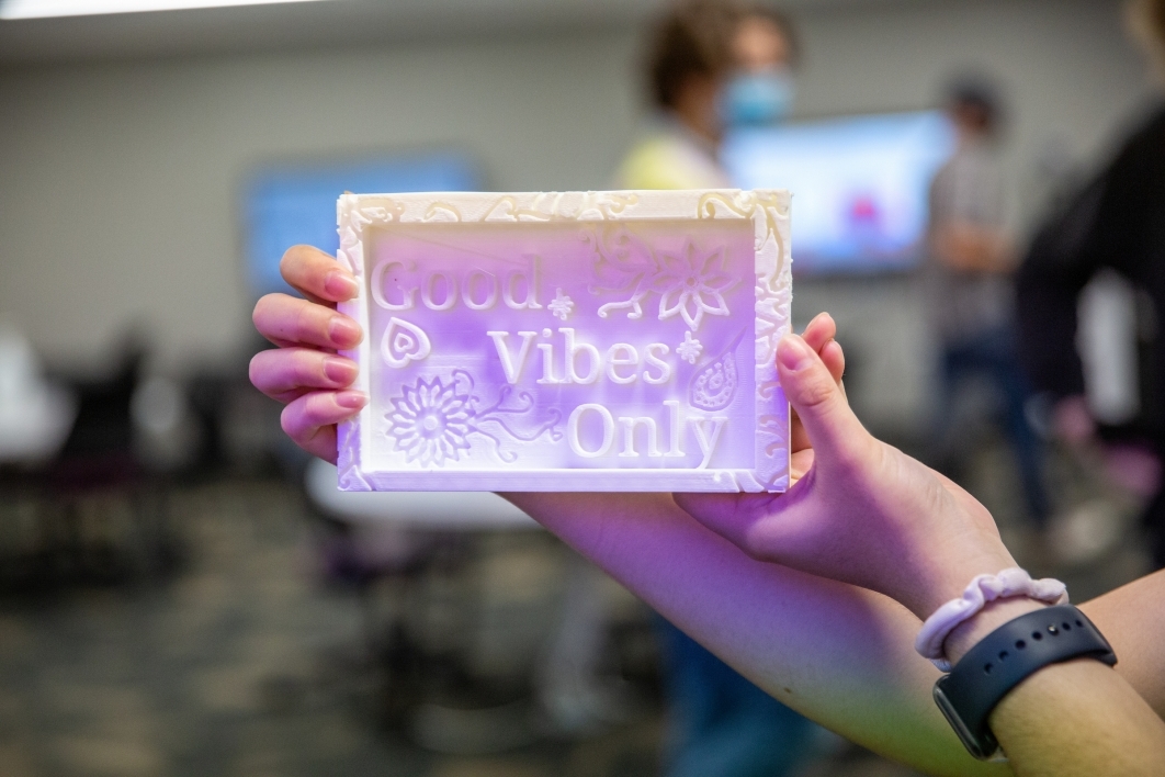 3D printed block that says Good Vibes Only