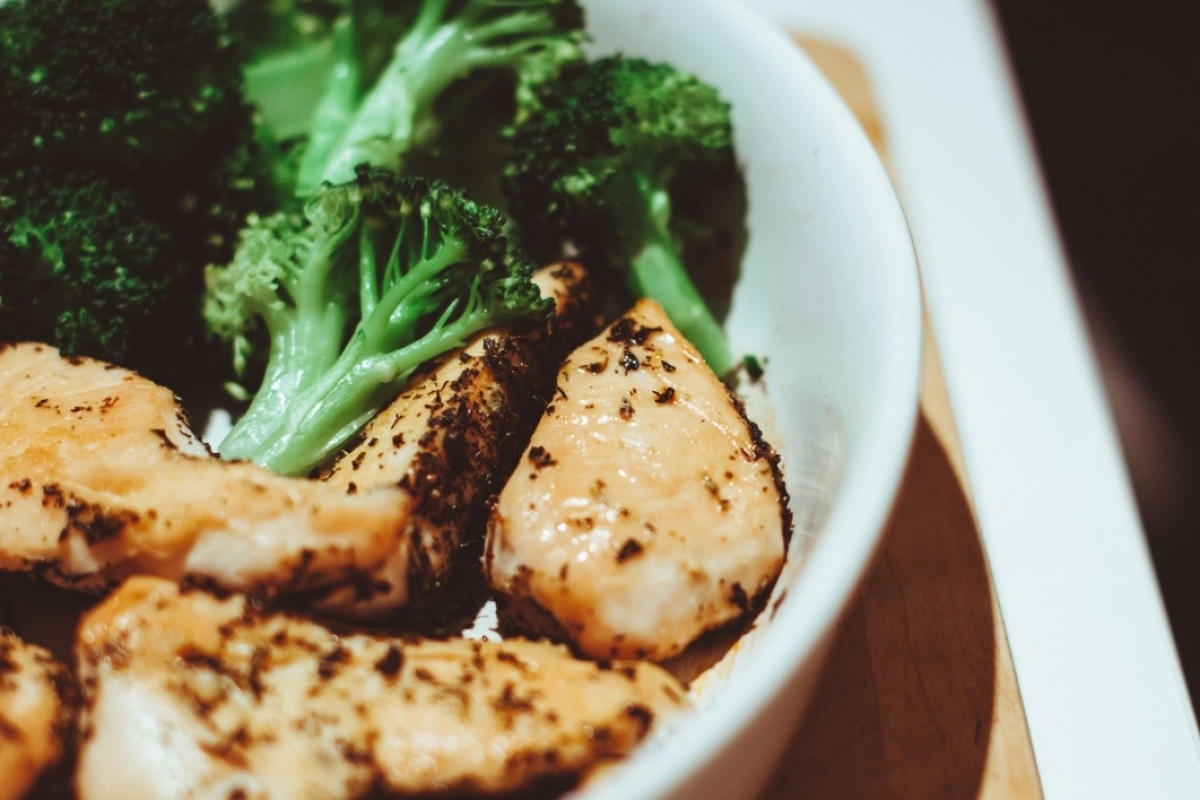 Bowl with chicken and broccoli