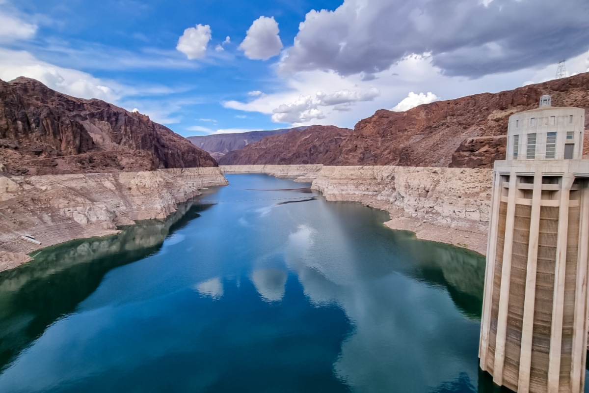 An image of Lake Mead's low water levels.
