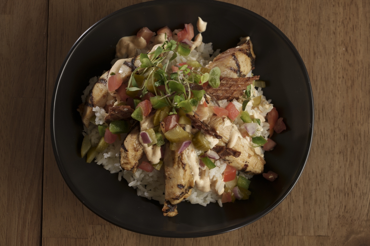 Closeup of a bowl of chicken schwarma