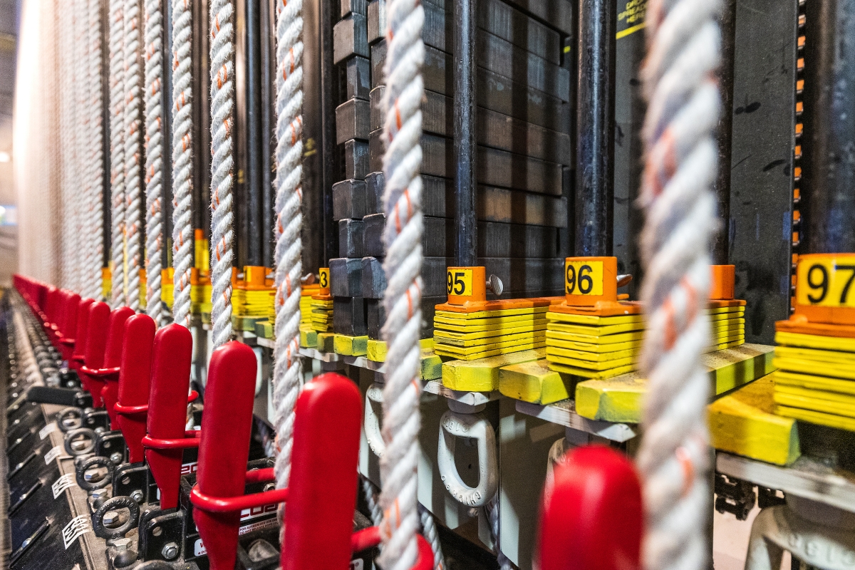 Ropes and weights behind the stage