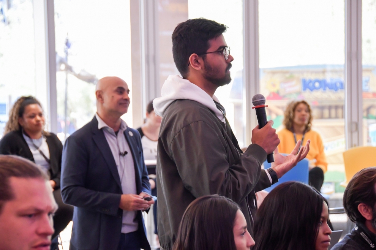First-year Master of Global Management student, Aaditya Ugale, asks a question to Thunderbird alum, David Knower on Friday, February 10 at Thunderbird Global Headquarters.