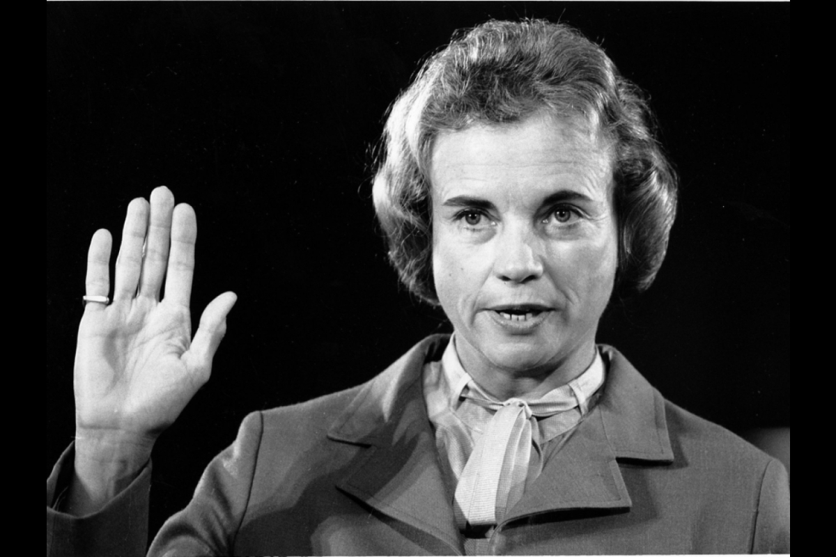 Sandra Day O'Connor being sworn in