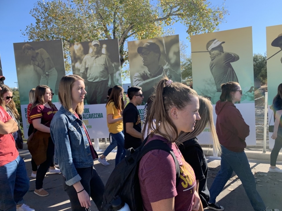 group of students walking through Phoenix Open