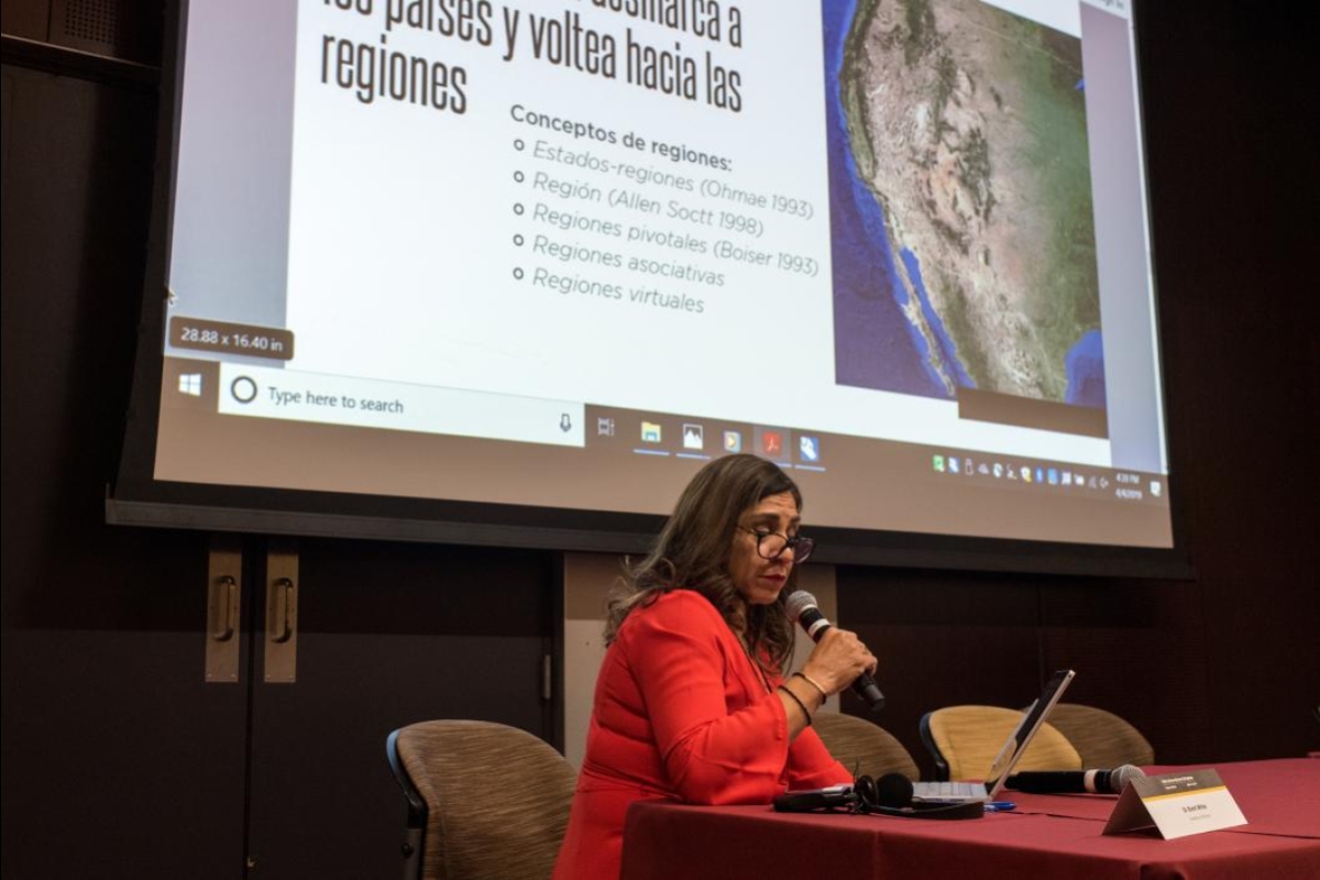 Yamilett Martínez, the director of the Sonora government’s international cooperation office, discusses the history of cross-border business collaboration at the Arizona-Sonora Colloquium. 