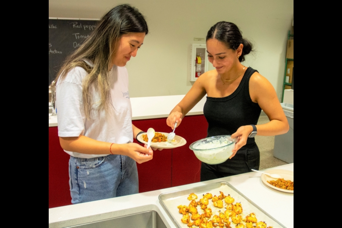 Mayo Clinic Medical students prepare meals as part of "Food as Medicine" selective at Arizona State University