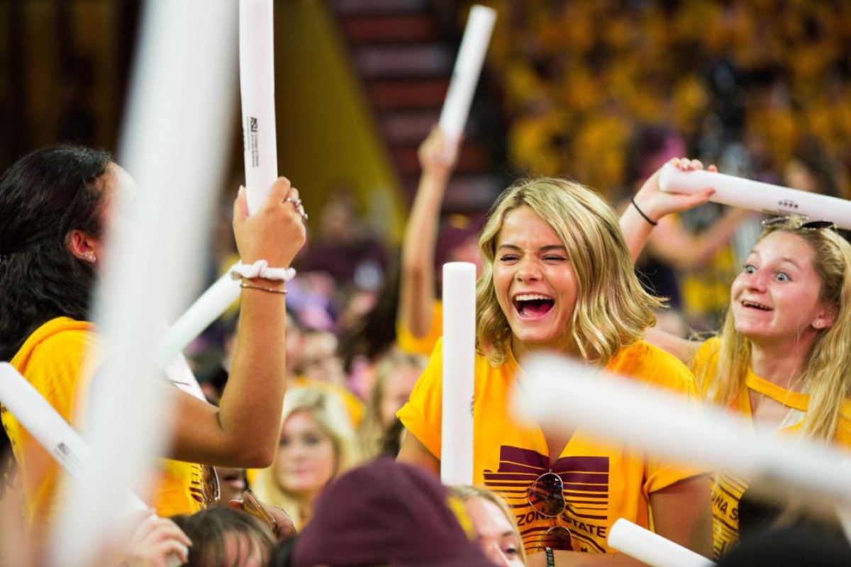 Students cheer at Sun Devil Welcome