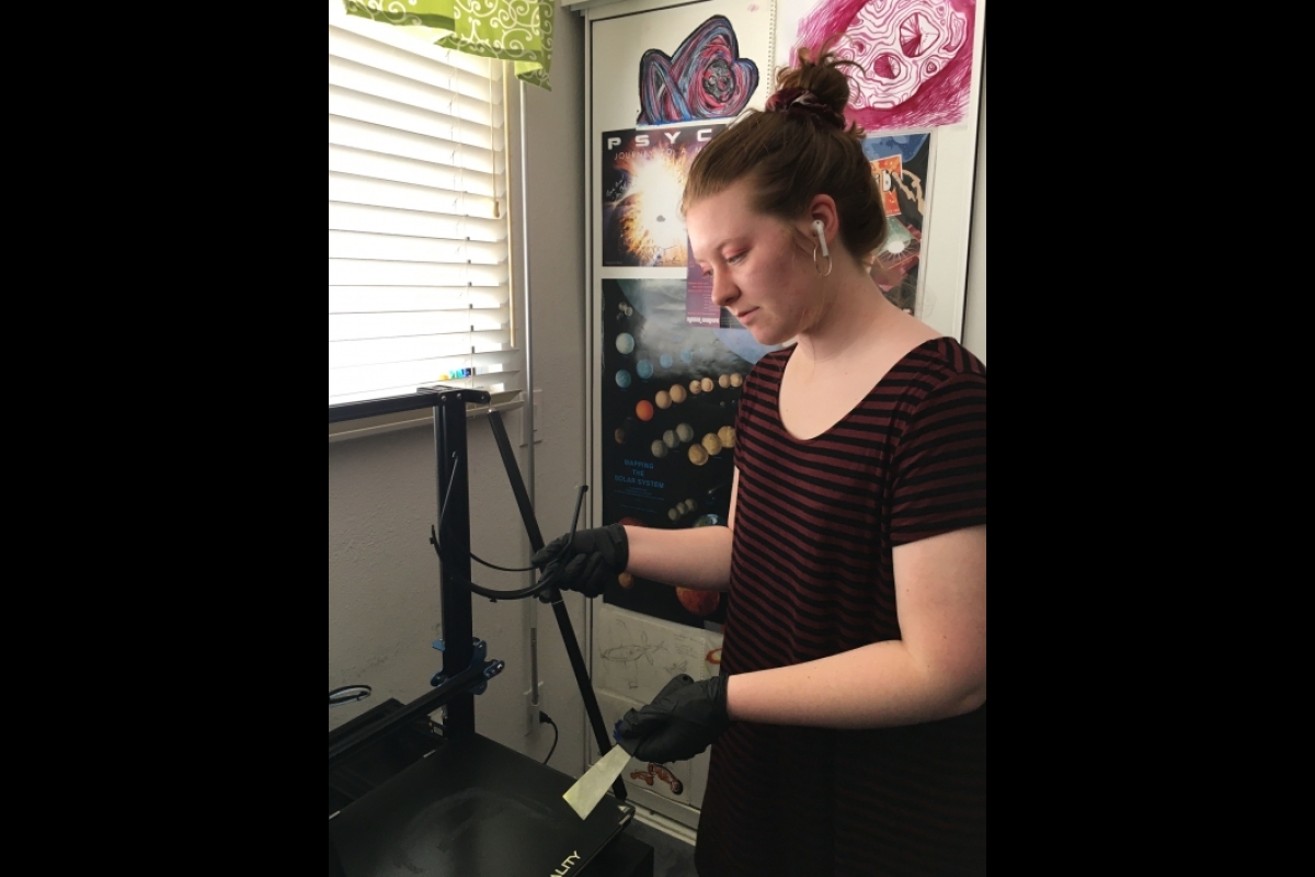 Julia Greteman uses a 3D printer