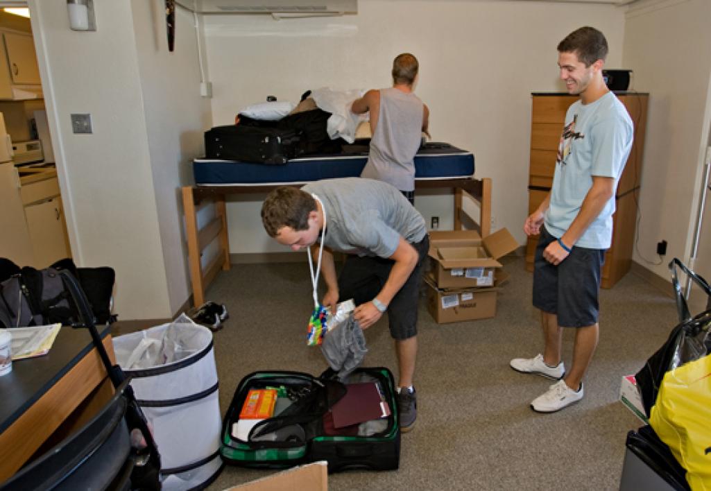 students unpacking in dorm