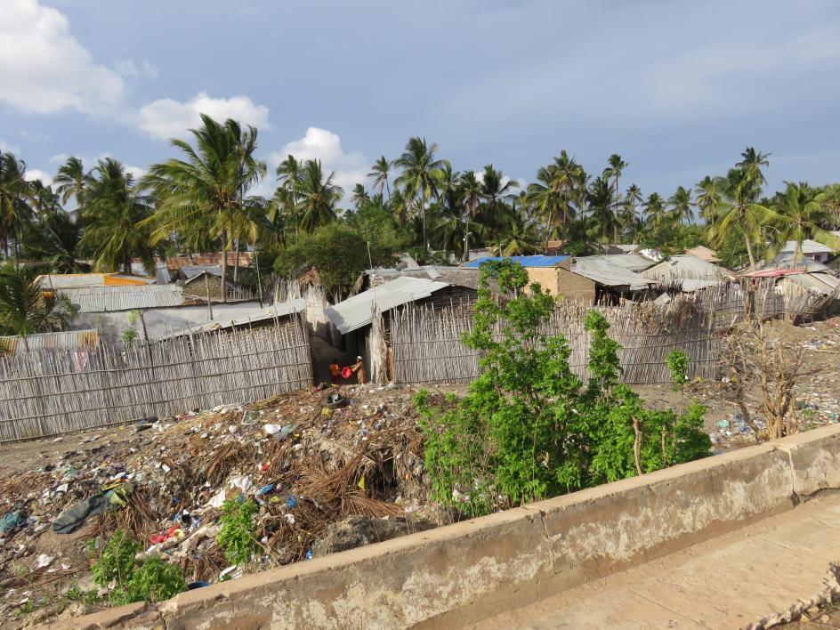 photo of a community trash heap in Mozambique