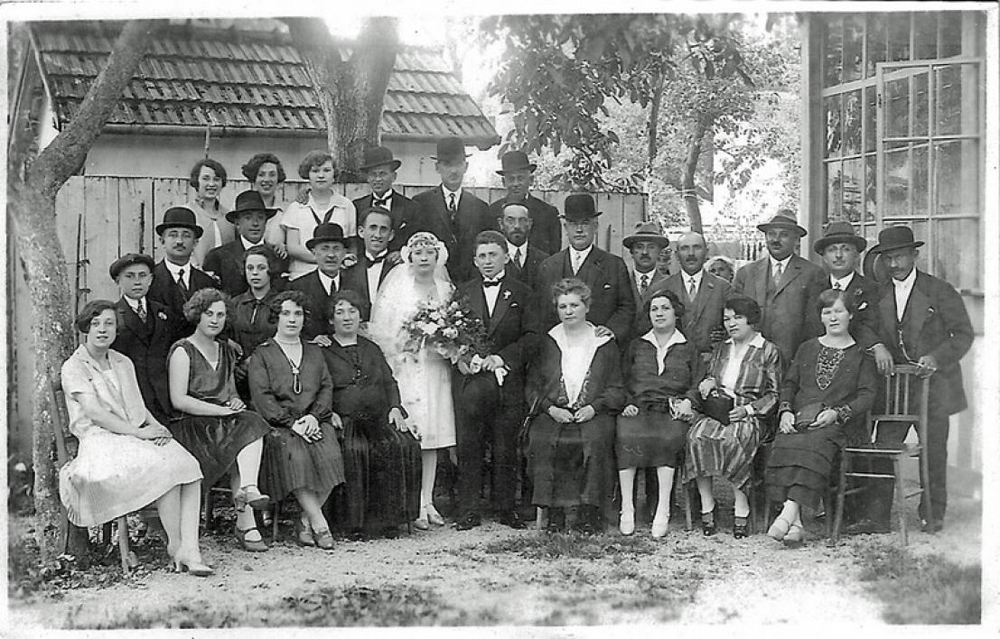 family wedding photo