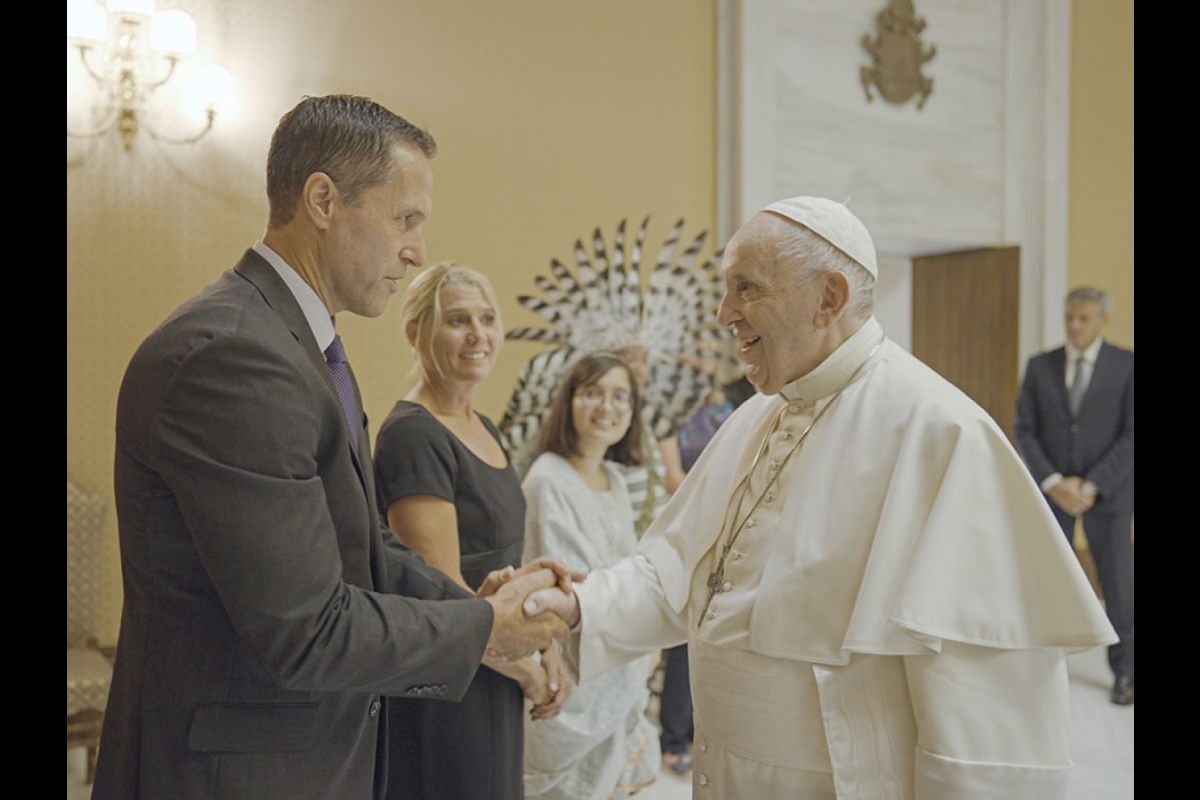 Man shaking hands with pope