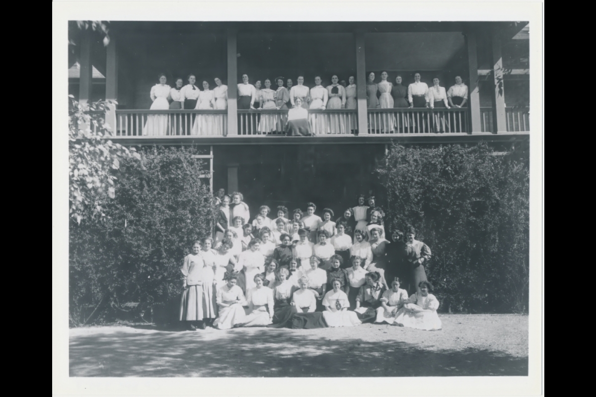Agnes Smedley with the East Hall Women's Dormitory Residents