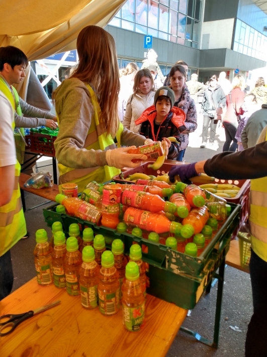 Volunteers hand out drinks to Ukrainians that have recently arrived in Poland at the Warsaw Central Train Station.