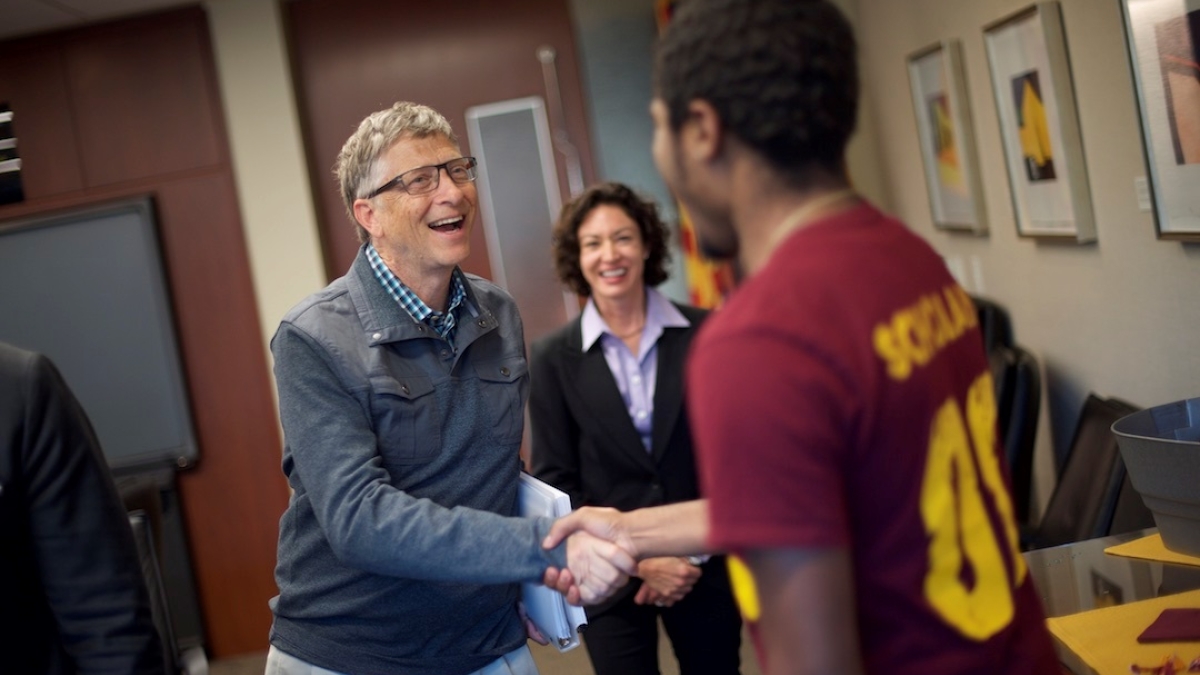 Bill Gates shakes hands with an ASU student