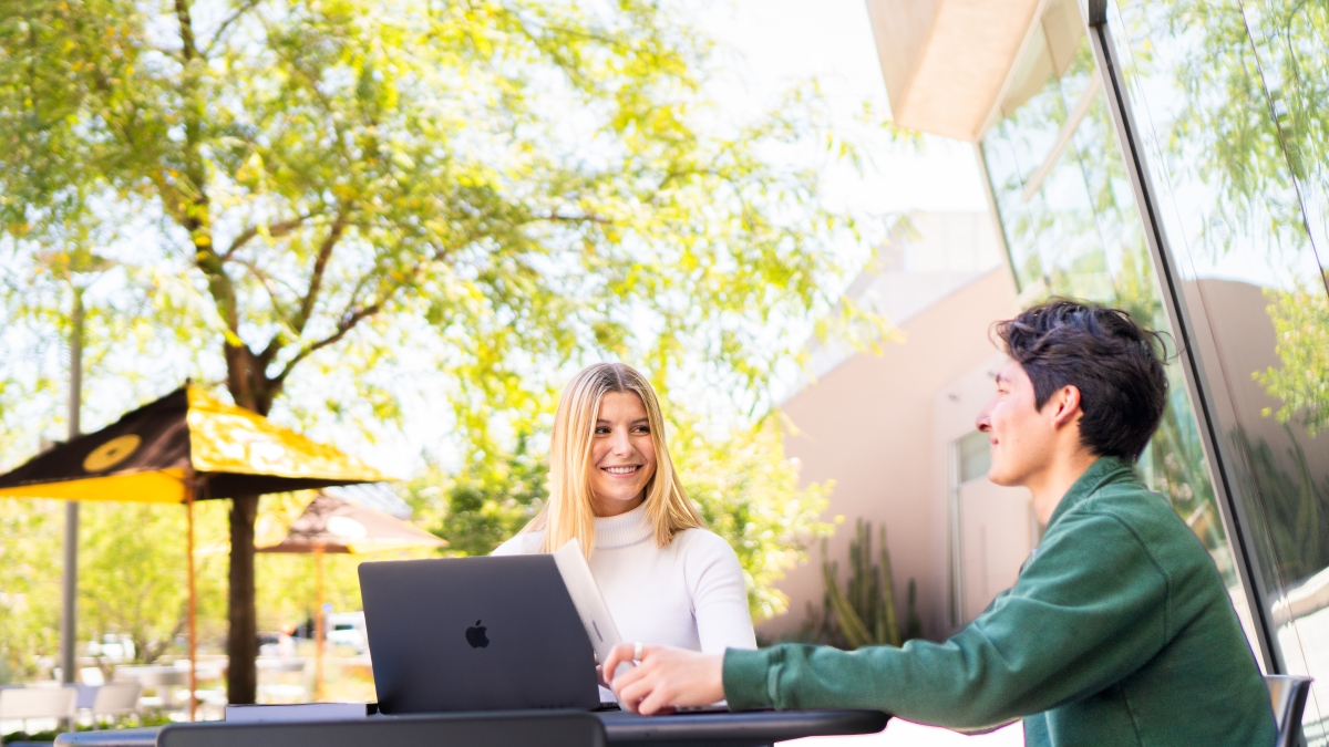 Neuroscience students Katrina Ager and Hector Leon study together on ASU’s Tempe campus.