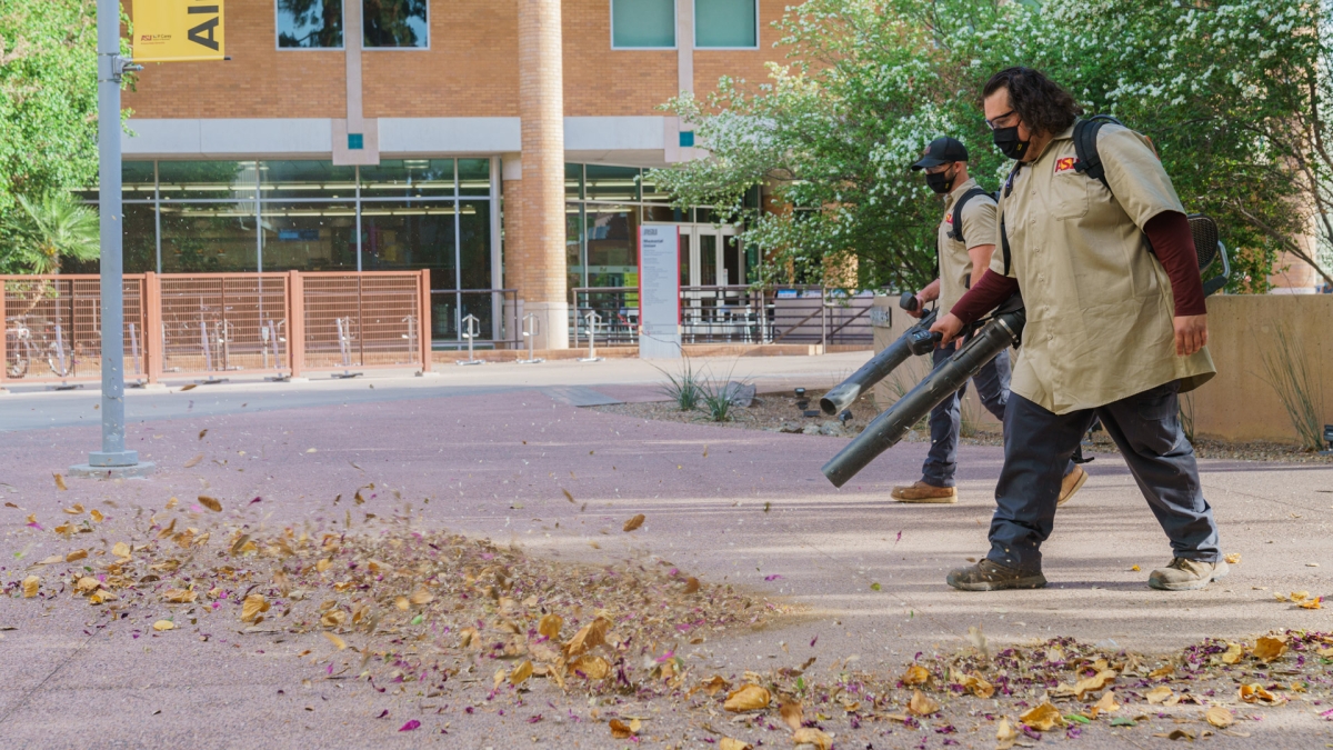 ASU grounds crew blowing leaves