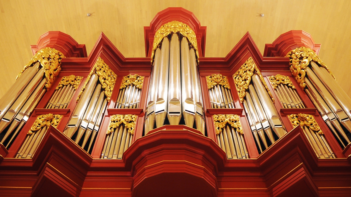 Large, ornate organ.