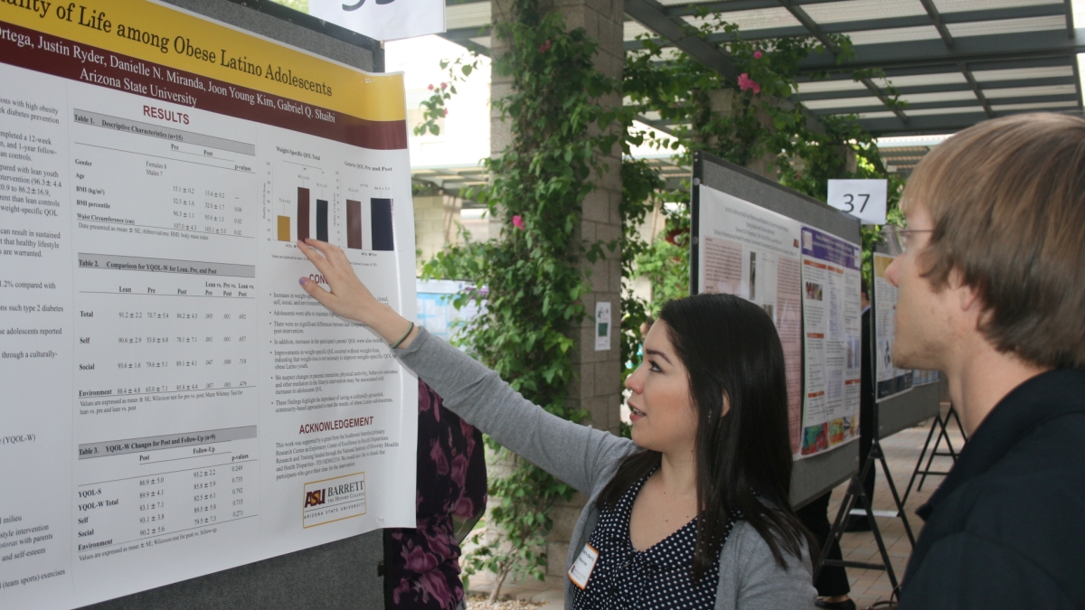 Barrett Honors students explain their projects at symposium