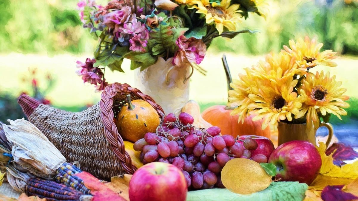 photo of Thanksgiving cornucopia with fruit and flowers