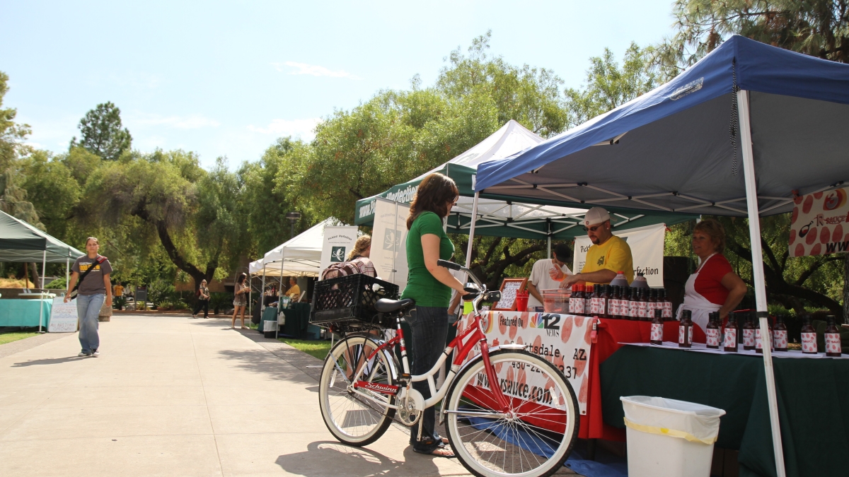 ASU students gather outside for the Tempe farmers market