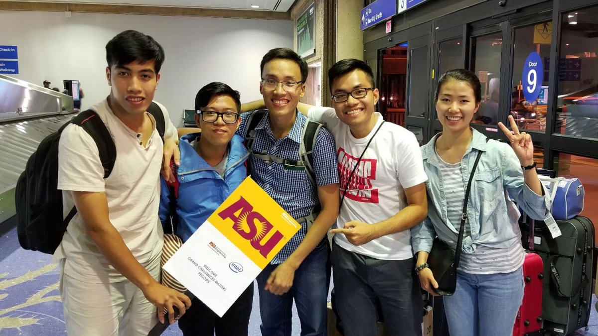 Five of six Vietnamese Fellows arrive at Sky Harbor Airport in Phoenix, Arizona. 