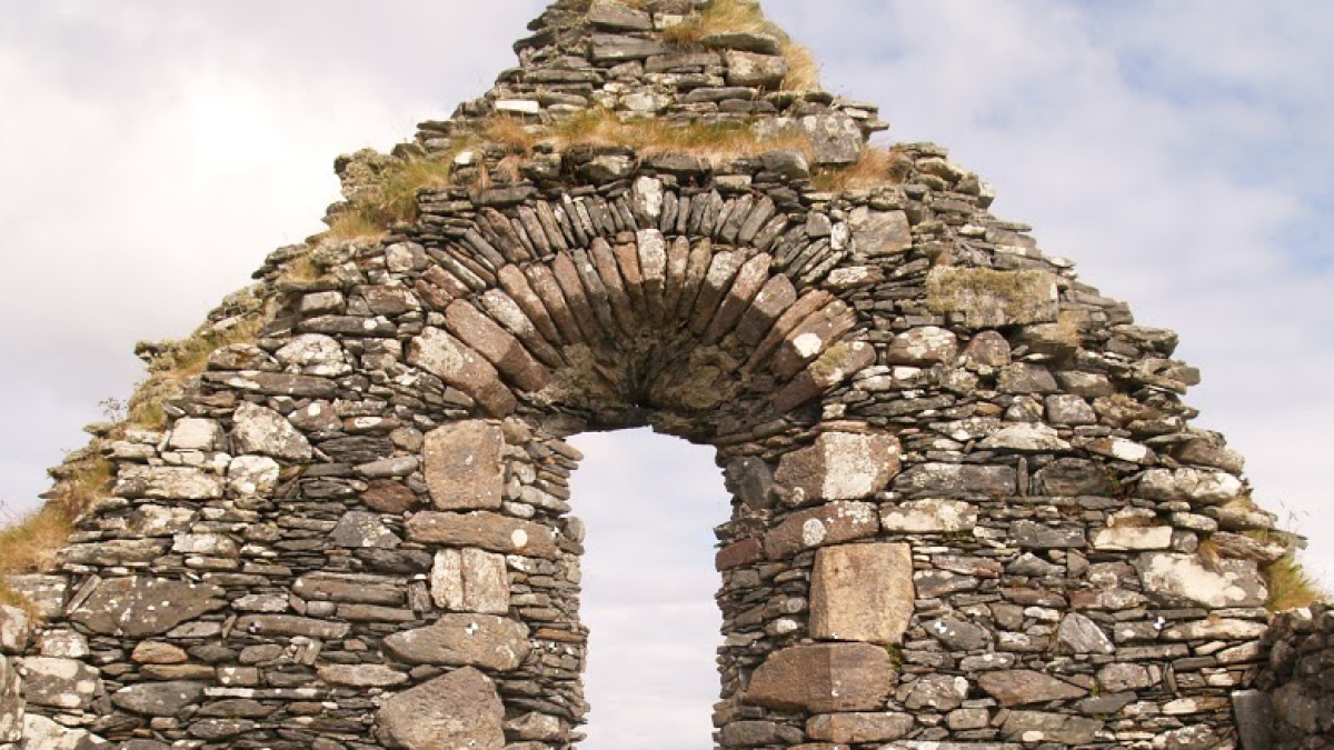medieval Irish stone ruins