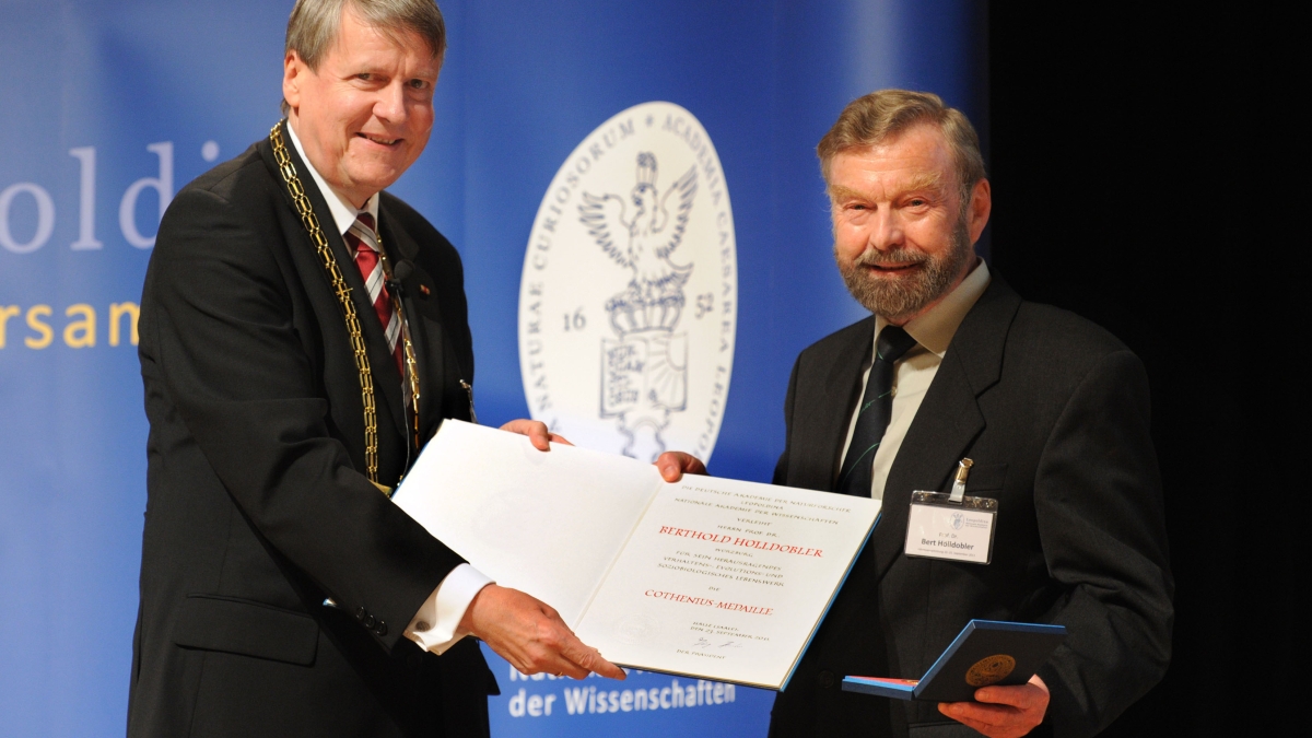 ASU Professor Bert Hölldobler receives Cothenius Medal