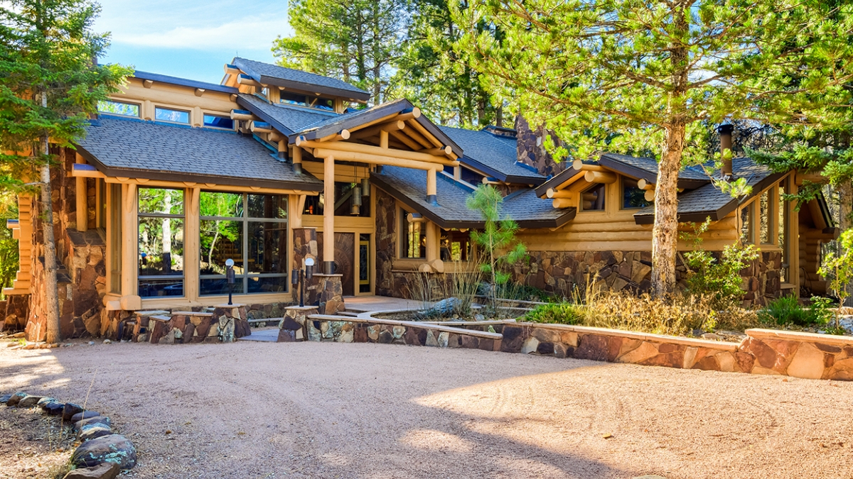 A large log home sits among the Ponderosa pines near Payson.