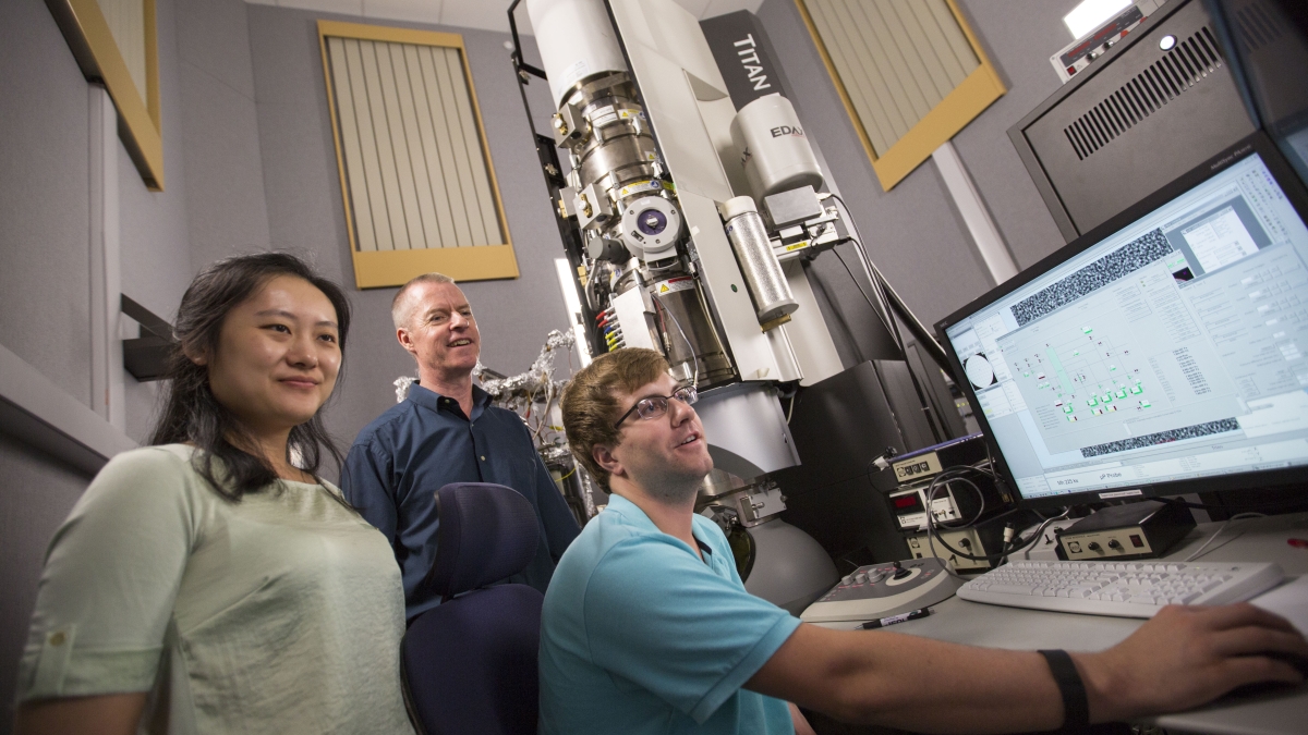 School for Engineering of Matter, Transport and Energy, SEMTE, TEM, transmission electron microscopy, Jessica Hochreiter, Peter Crozier, Arizona State University, ASU, Ira A. Fulton Schools of Engineering, engineering, materials science and engineering