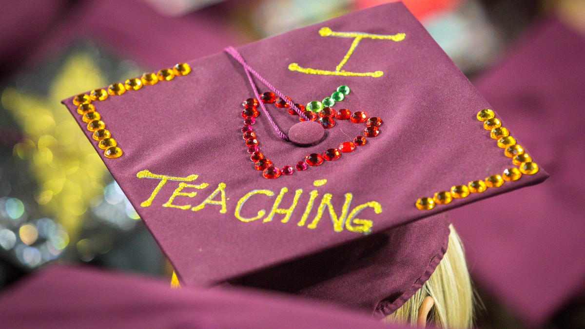 graduation cap with "I <3 teaching" on it.