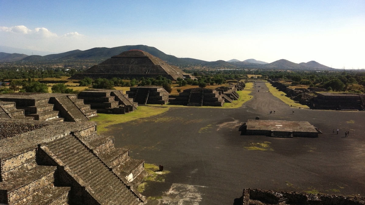 photo of Teotihuacan pyramids