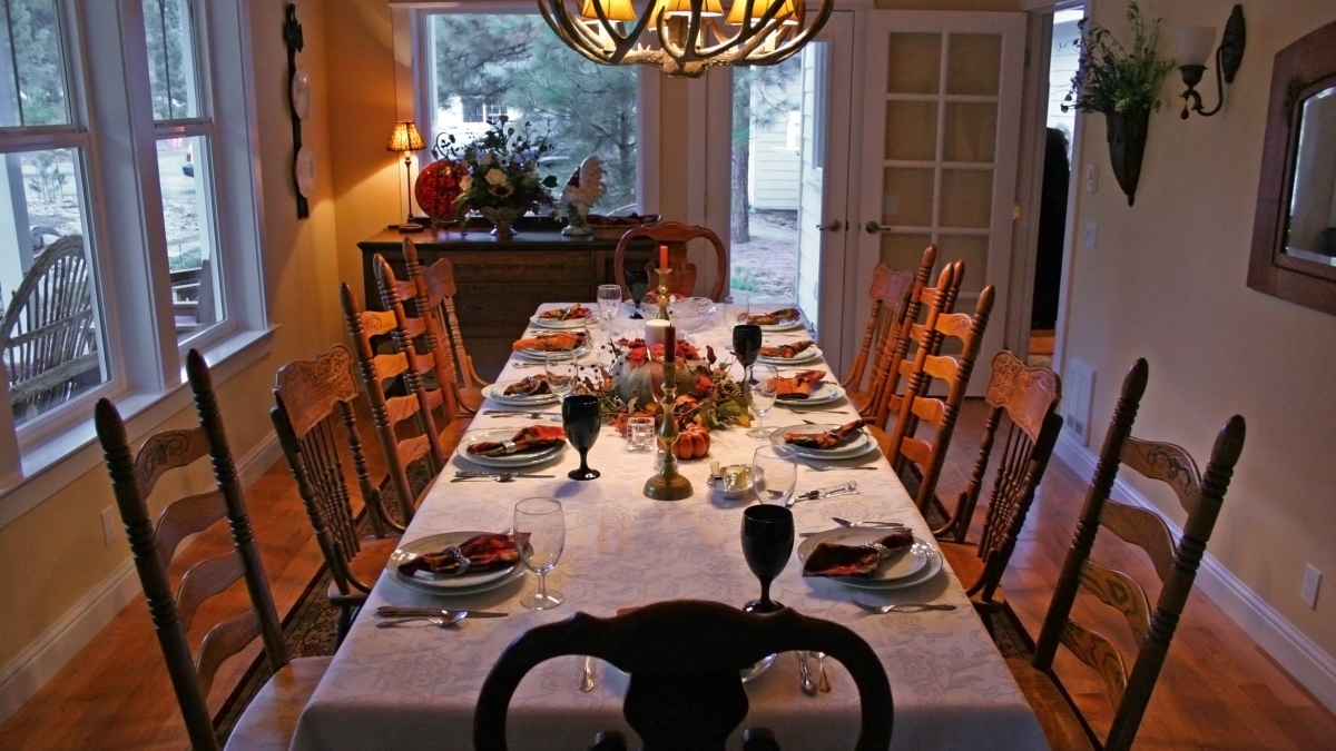 A Thanksgiving table