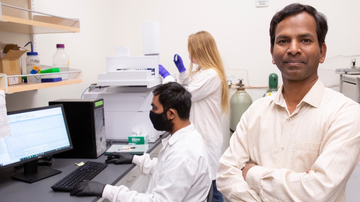 Chemical engineer Arul Varnum in lab with student researchers