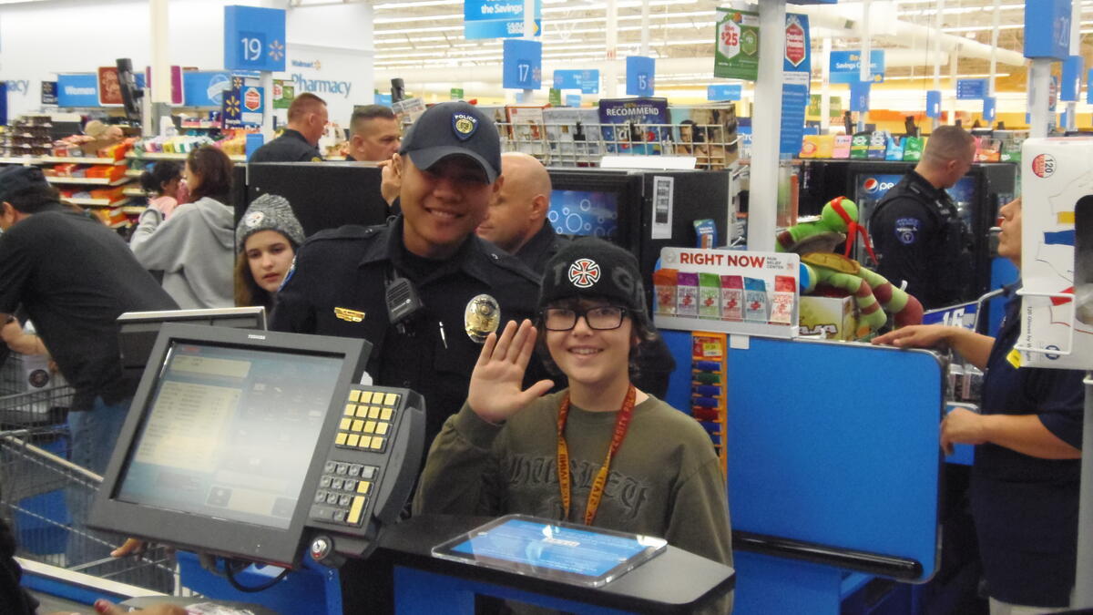 ASU police officers take kids holiday shopping