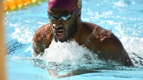 Sun Devil swimmer Elijah Warren in the pool