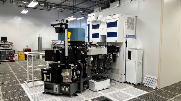 A large piece of equipment sits in a lab.