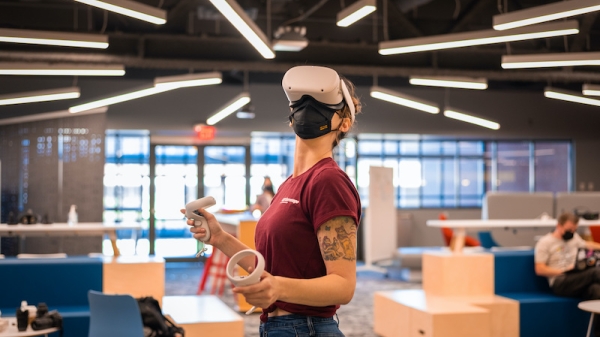ASU student at the Immersive Creation Studio in Creativity Commons, powered by Verizon 5G. 