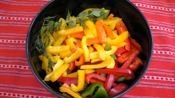 A bowl of sliced peppers.