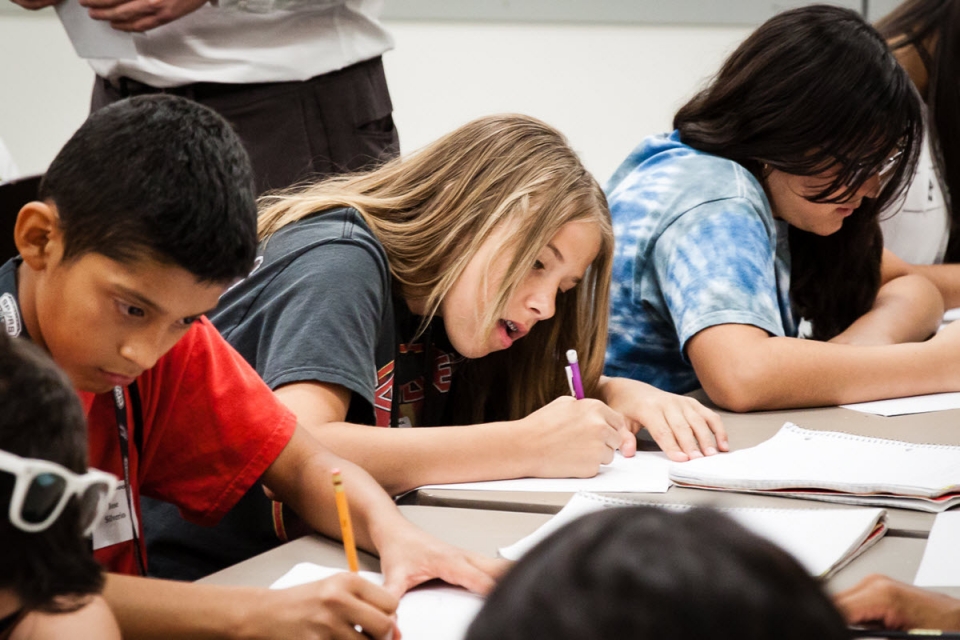 Students respond to a writing prompt at the 2015 ASU celebration of Día De Los Niños, Día De Los Libros. / Photo by Bruce Matsunaga/ASU.